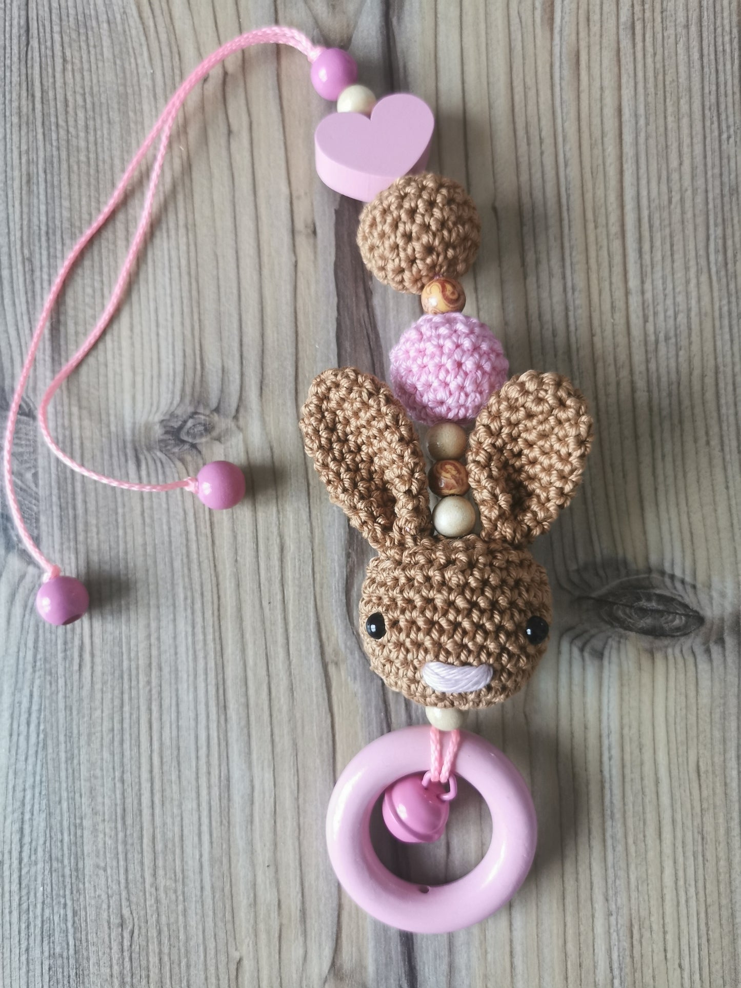 Maxi-Cosi-Anhänger "Häschen braun/rosa"