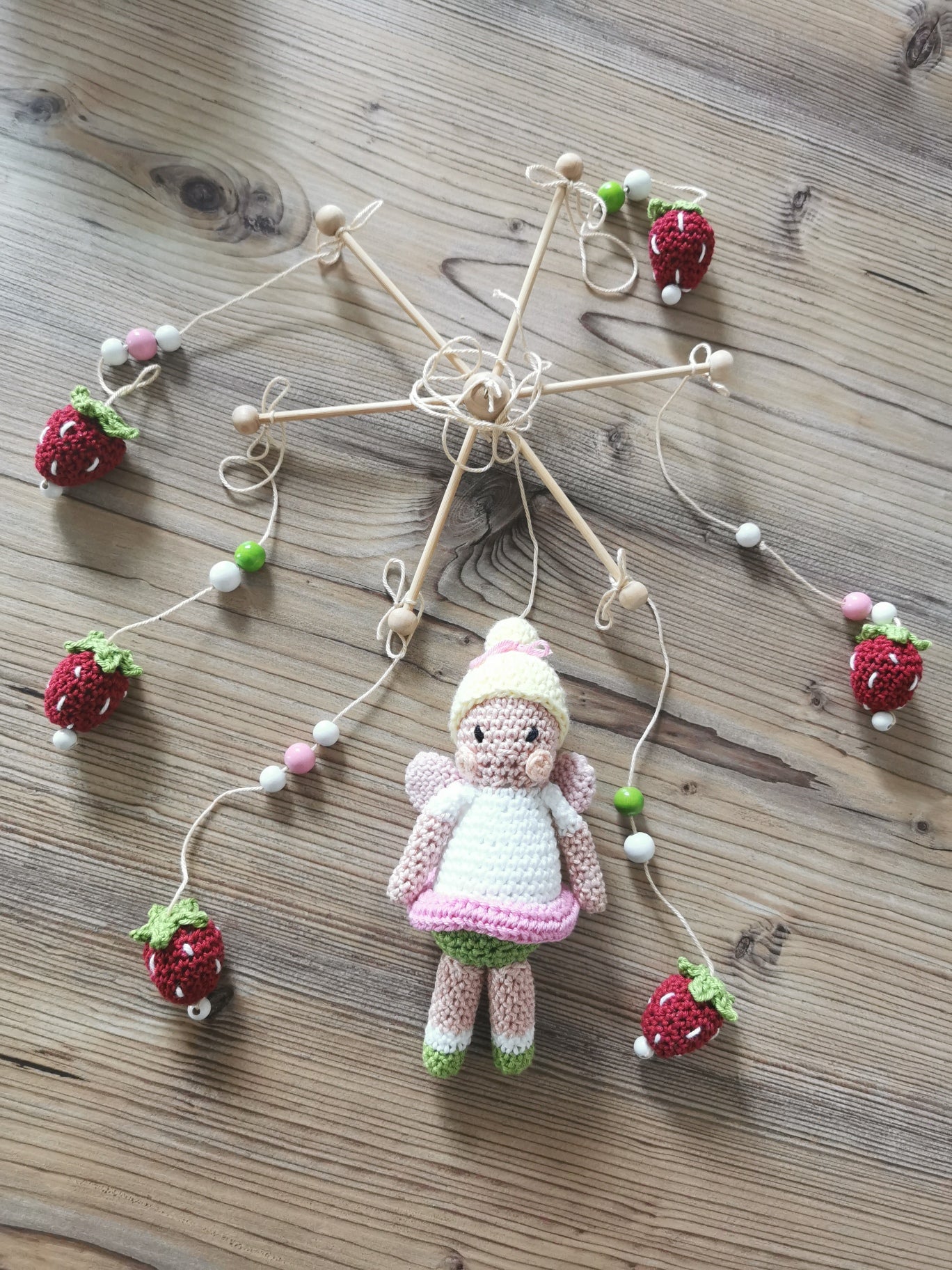 Häkel - Mobile mit Erdbeeren und Fee