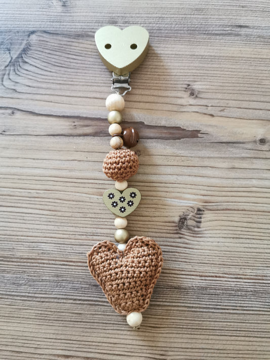 Maxi-Cosi-Anhänger mit Häkelherz braun