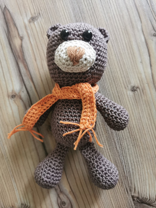 kleiner Teddy braun
