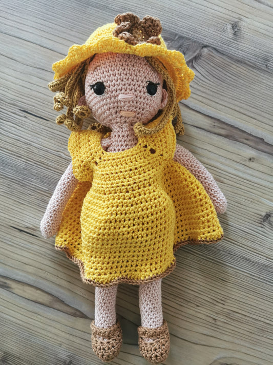 Puppe "Paulina mit gelbem Kleid und Hut
